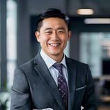 91视频网站内容总监陈立远的职业照，专业西装，自信笑容，背景为简洁办公室环境