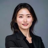 91视频网站技术架构师林晓薇的职业照，简洁背景下自信专业的技术人员形象